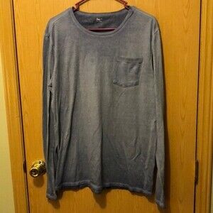 Gap long sleeve size medium blue Ombre with front pocket